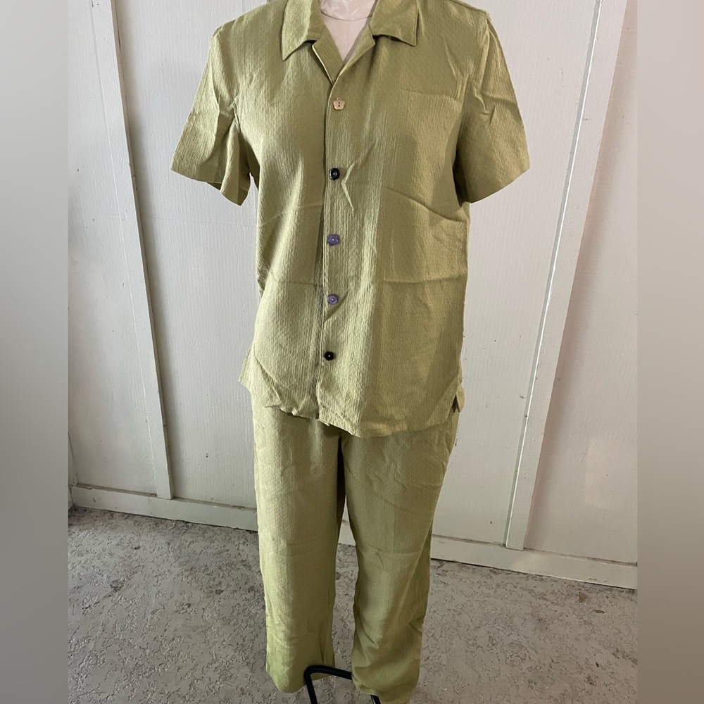 DRAPERS &• DAMON'S size small in shirt and size 10 in pants green set